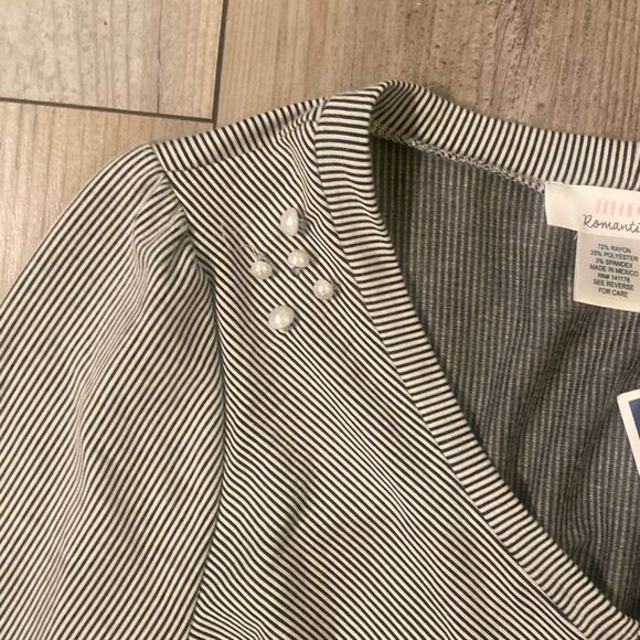 Urban Romantics Long sleeve Top Size Medium - Picture 6 of 8